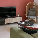 Bright & Cozy Near Lägenhet *