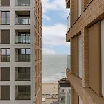 Bright & Cozy Near Lägenhet