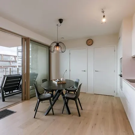 Apartment Bright & Cozy Near