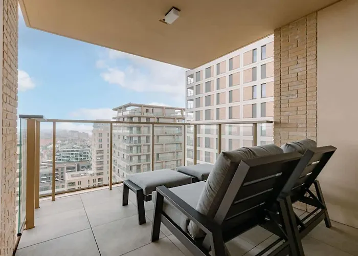 Apartment Bright & Cozy Near *